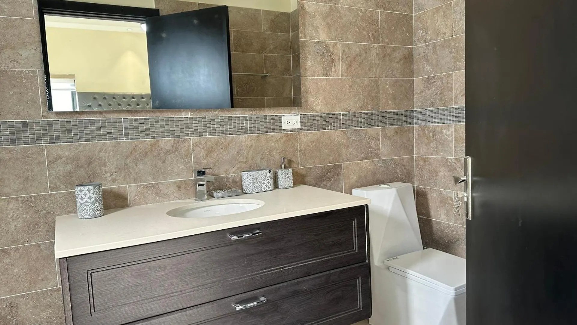 Luxury 2 Bed House With Pool & Gym Villa Ocho Rios